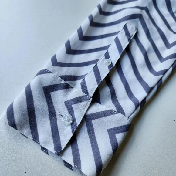 Express Blouse Button Up Womens Gray White Zig Zag The Portfolio Shirt Sz S - Picture 9 of 11